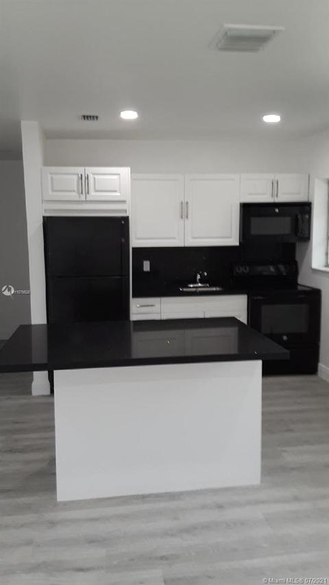 930 E 40th St, Hialeah, FL 33013 photo 1