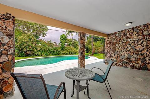 5300 W 14th Ct, Hialeah, FL 33012 photo 2