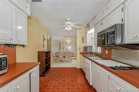 5300 W 14th Ct, Hialeah, FL 33012 photo 4
