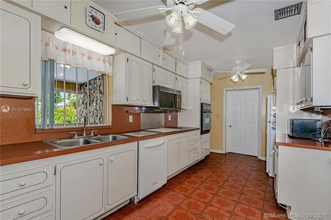 5300 W 14th Ct, Hialeah, FL 33012 photo 5