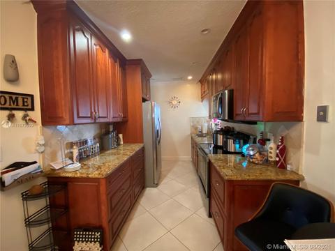 642 W 65th Dr, Hialeah, FL 33012 photo 5