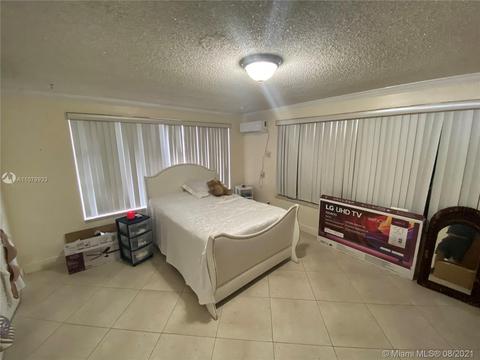 642 W 65th Dr, Hialeah, FL 33012 photo 10