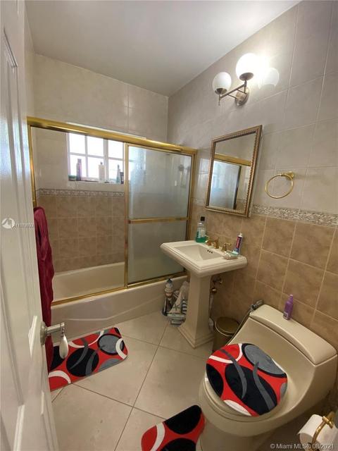 642 W 65th Dr, Hialeah, FL 33012 photo 14