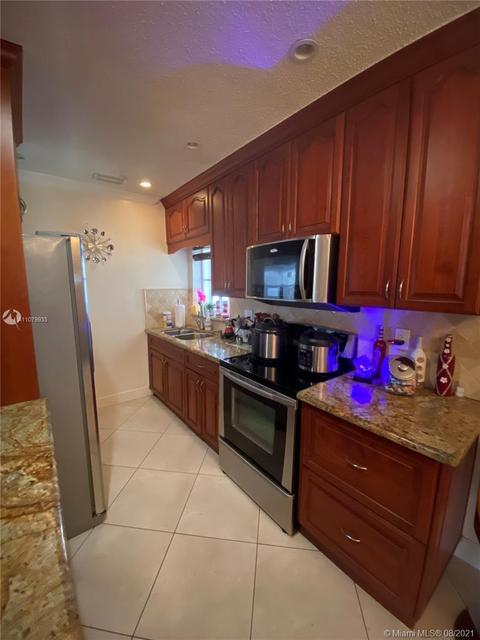 642 W 65th Dr, Hialeah, FL 33012 photo 6