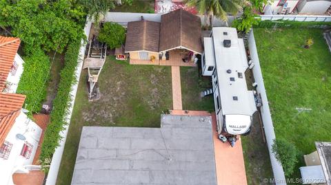 650 E 16th Pl, Hialeah, FL 33010 photo 2