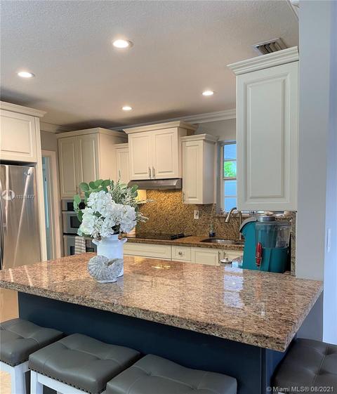 3295 W 9th Ave, Hialeah, FL 33012 photo 9