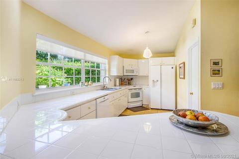 560 Hampton Ln, Key Biscayne, FL 33149 photo 9