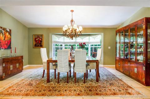 560 Hampton Ln, Key Biscayne, FL 33149 photo 4