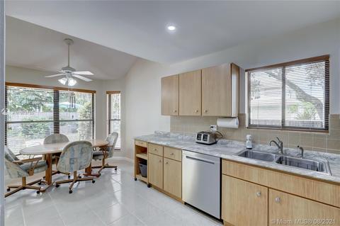 2960 E Budd Dr, Hollywood, FL 33026 photo 20