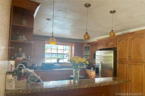 775 E 19th St, Hialeah, FL 33013 photo 1