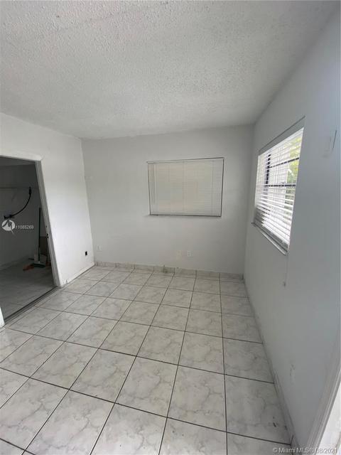570 E 48th St, Hialeah, FL 33013 photo 4