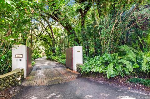 5401 Hammock Dr, Coral Gables, FL 33156 photo 2