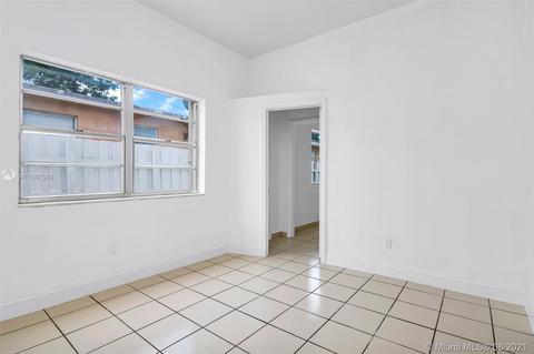 4448 E 9th Ct, Hialeah, FL 33013 photo 4