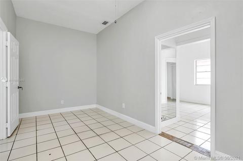 4448 E 9th Ct, Hialeah, FL 33013 photo 9