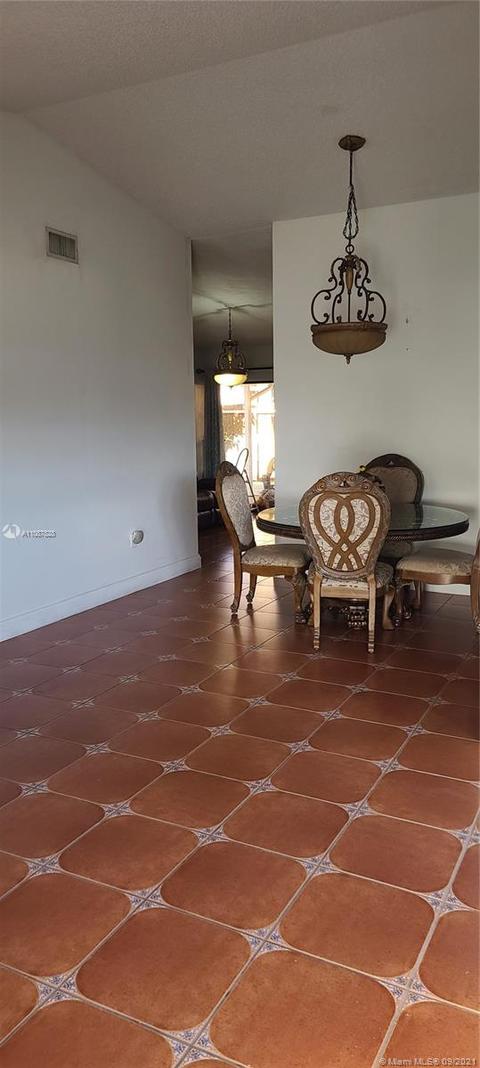 2139 SW 138th Ct, Miami, FL 33175 photo 4