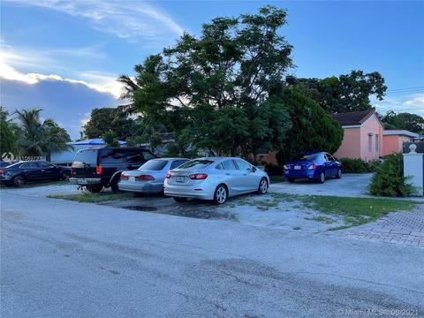 571 SE 7th St, Hialeah, FL 33010 photo 2