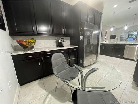 9853 W 32nd Ln, Hialeah, FL 33018 photo 6
