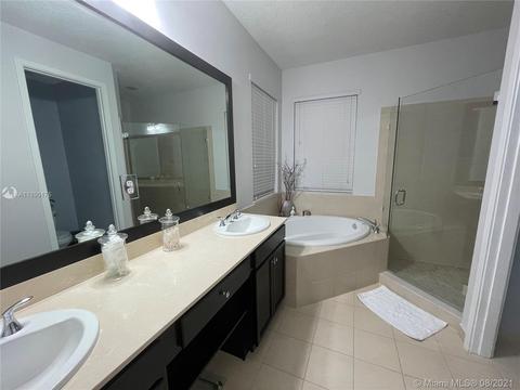 9853 W 32nd Ln, Hialeah, FL 33018 photo 16