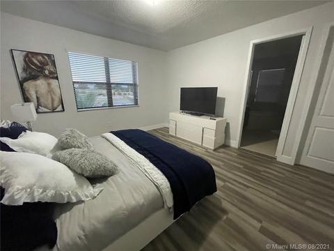 9853 W 32nd Ln, Hialeah, FL 33018 photo 14