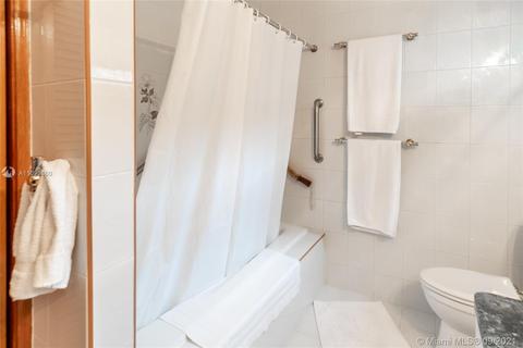 126 E 9th Ct, Hialeah, FL 33010 photo 17