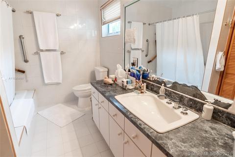 126 E 9th Ct, Hialeah, FL 33010 photo 8