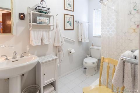 126 E 9th Ct, Hialeah, FL 33010 photo 30