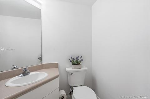 701 Brickell Key Blvd #609, Miami, FL 33131 photo 17
