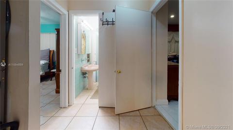 320 E 40th St, Hialeah, FL 33013 photo 3