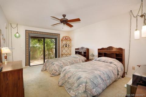 19109 E Lake Dr, Hialeah, FL 33015 photo 23