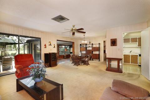 19109 E Lake Dr, Hialeah, FL 33015 photo 9