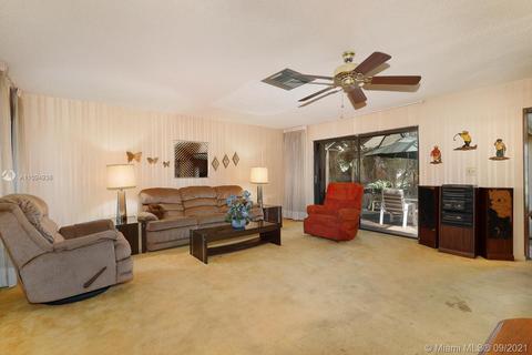 19109 E Lake Dr, Hialeah, FL 33015 photo 10