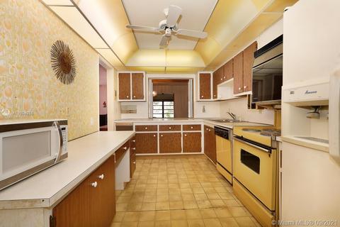 19109 E Lake Dr, Hialeah, FL 33015 photo 20