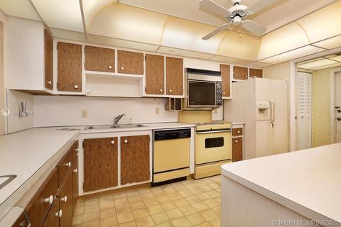 19109 E Lake Dr, Hialeah, FL 33015 photo 18