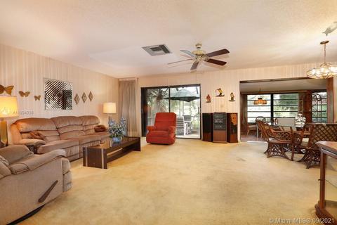 19109 E Lake Dr, Hialeah, FL 33015 photo 7
