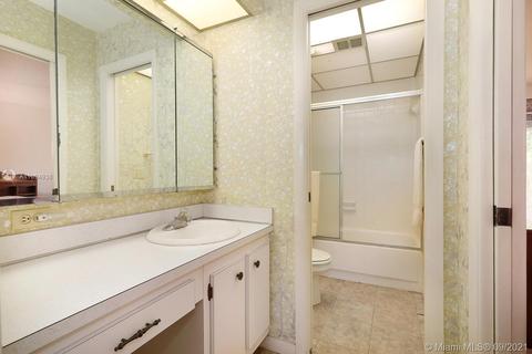 19109 E Lake Dr, Hialeah, FL 33015 photo 24