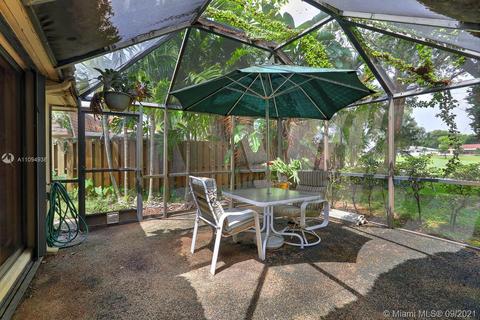 19109 E Lake Dr, Hialeah, FL 33015 photo 25