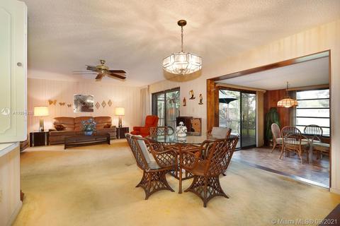 19109 E Lake Dr, Hialeah, FL 33015 photo 11