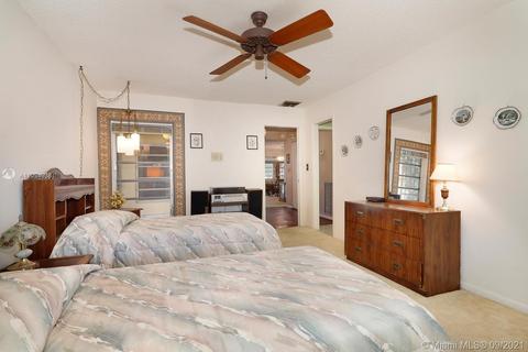 19109 E Lake Dr, Hialeah, FL 33015 photo 22