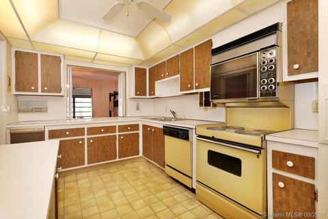 19109 E Lake Dr, Hialeah, FL 33015 photo 19