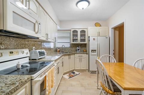 134 E 10th St, Hialeah, FL 33010 photo 7