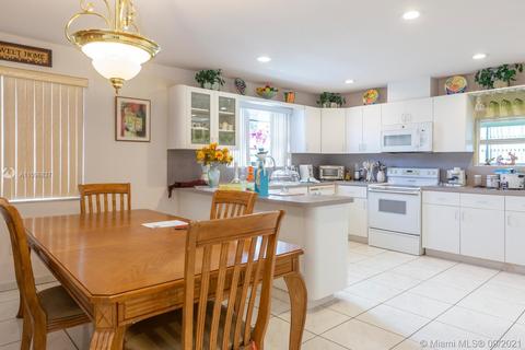 210 E 46th St, Hialeah, FL 33013 photo 4