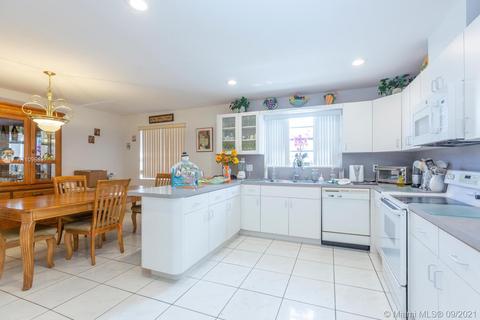 210 E 46th St, Hialeah, FL 33013 photo 3