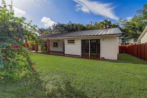 8331 NW 166th Ter, Miami Lakes, FL 33016 photo 9