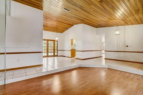 8331 NW 166th Ter, Miami Lakes, FL 33016 photo 13