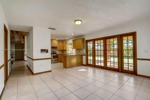 8331 NW 166th Ter, Miami Lakes, FL 33016 photo 10