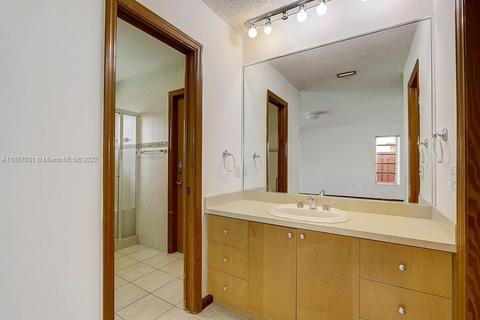 8331 NW 166th Ter, Miami Lakes, FL 33016 photo 30