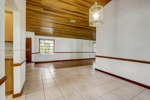 8331 NW 166th Ter, Miami Lakes, FL 33016 photo 12