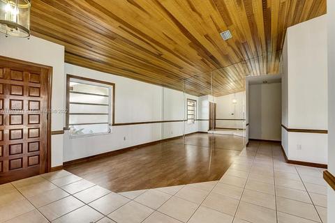 8331 NW 166th Ter, Miami Lakes, FL 33016 photo 17