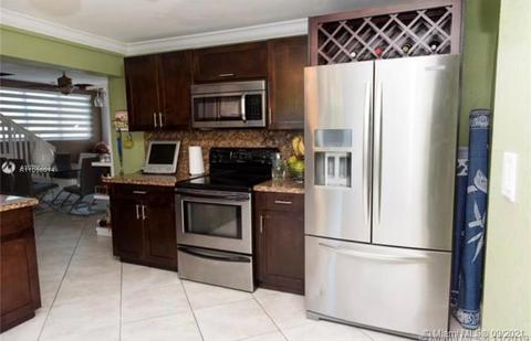 591 E 44th St, Hialeah, FL 33013 photo 6