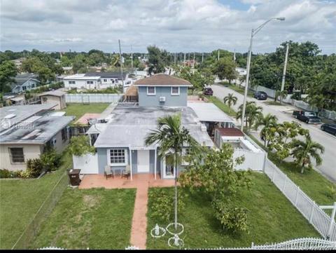 591 E 44th St, Hialeah, FL 33013 photo 1